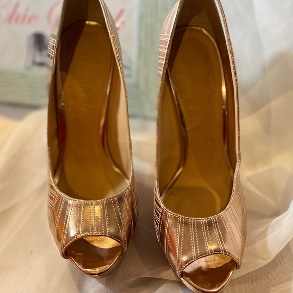 Shoes - Picture 3 of 6